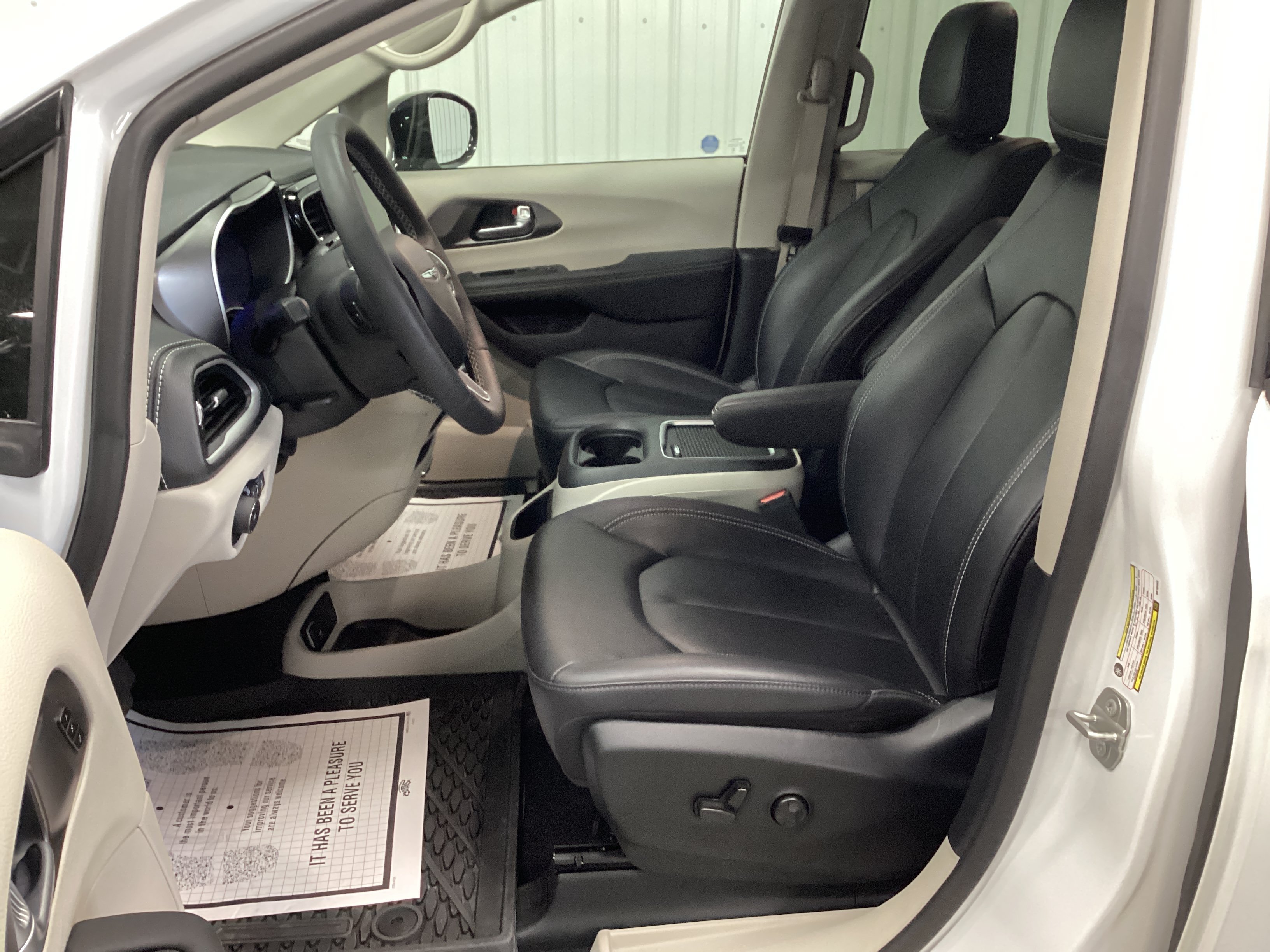Used 2024 Chrysler Pacifica Touring-L w/ Road Tripper Package FWD image 14