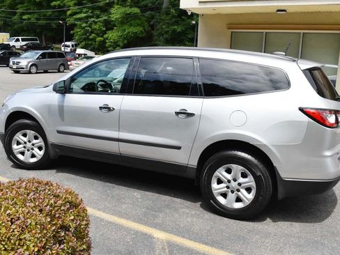 Used 2017 Chevrolet Traverse LS FWD image 7