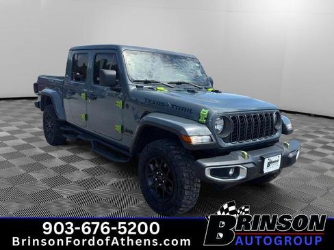Used 2025 Jeep Gladiator Sport AWD/4WD image 3