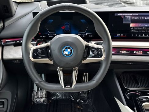 Used 2024 BMW i5 eDrive40i w/ M Sport Package image 15