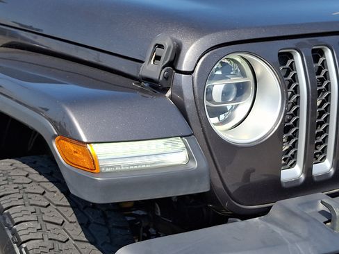 Used 2020 Jeep Gladiator Overland AWD/4WD image 9