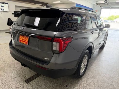 Used 2025 Ford Explorer Active AWD/4WD image 6