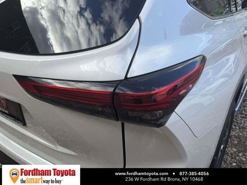 Certified 2022 Toyota Highlander XLE image 11