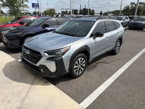 Used 2024 Subaru Outback Premium AWD/4WD image 1