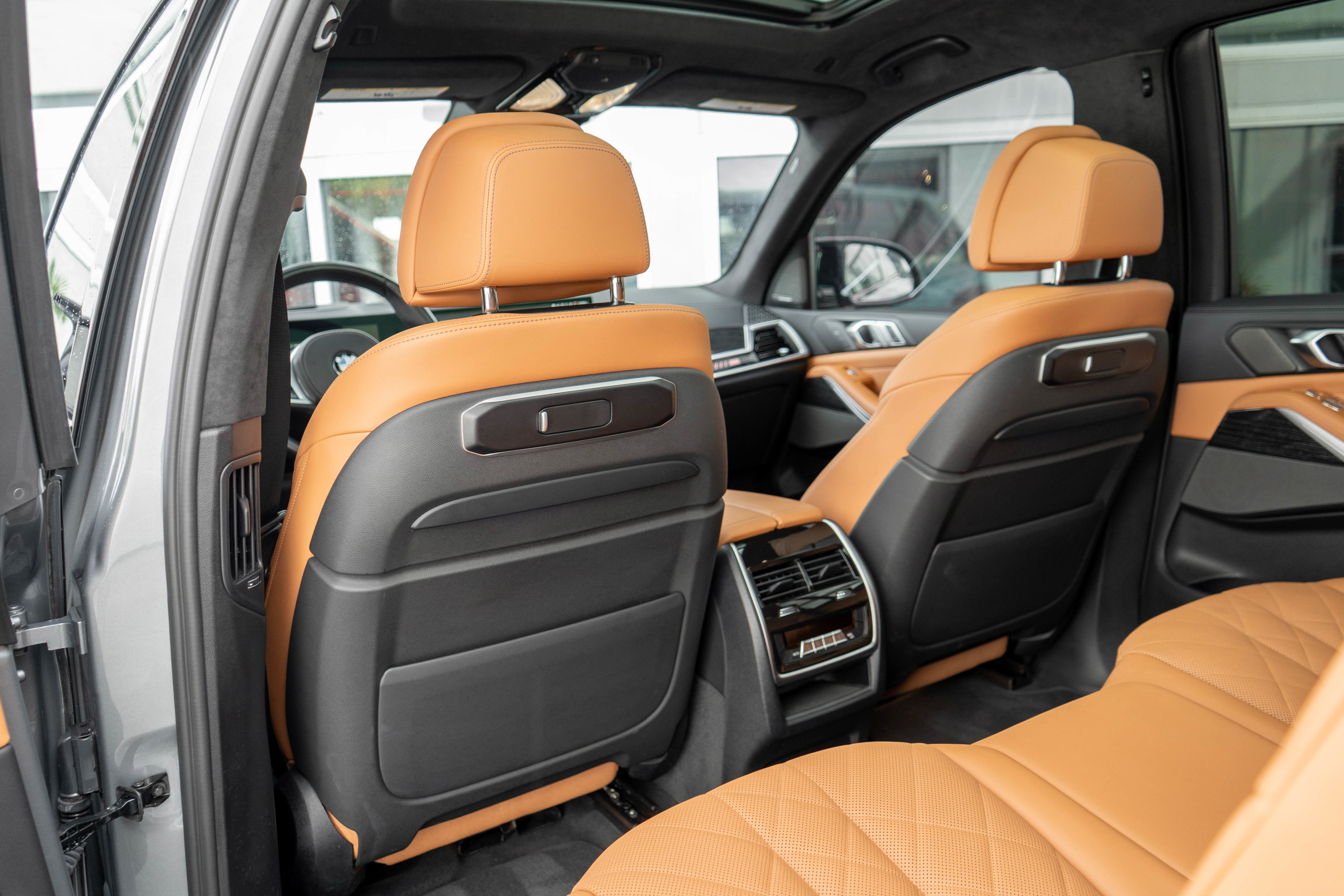Used 2023 BMW X7 M60i AWD/4WD image 35