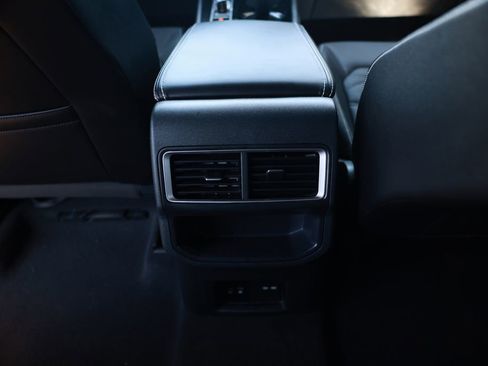 Used 2024 Volkswagen Atlas Cross Sport SE FWD image 33