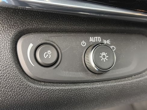 Used 2025 Buick Envista Sport Touring w/ Convenience I Package FWD image 10