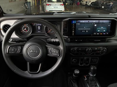 Used 2025 Jeep Wrangler Unlimited Sport AWD/4WD image 12