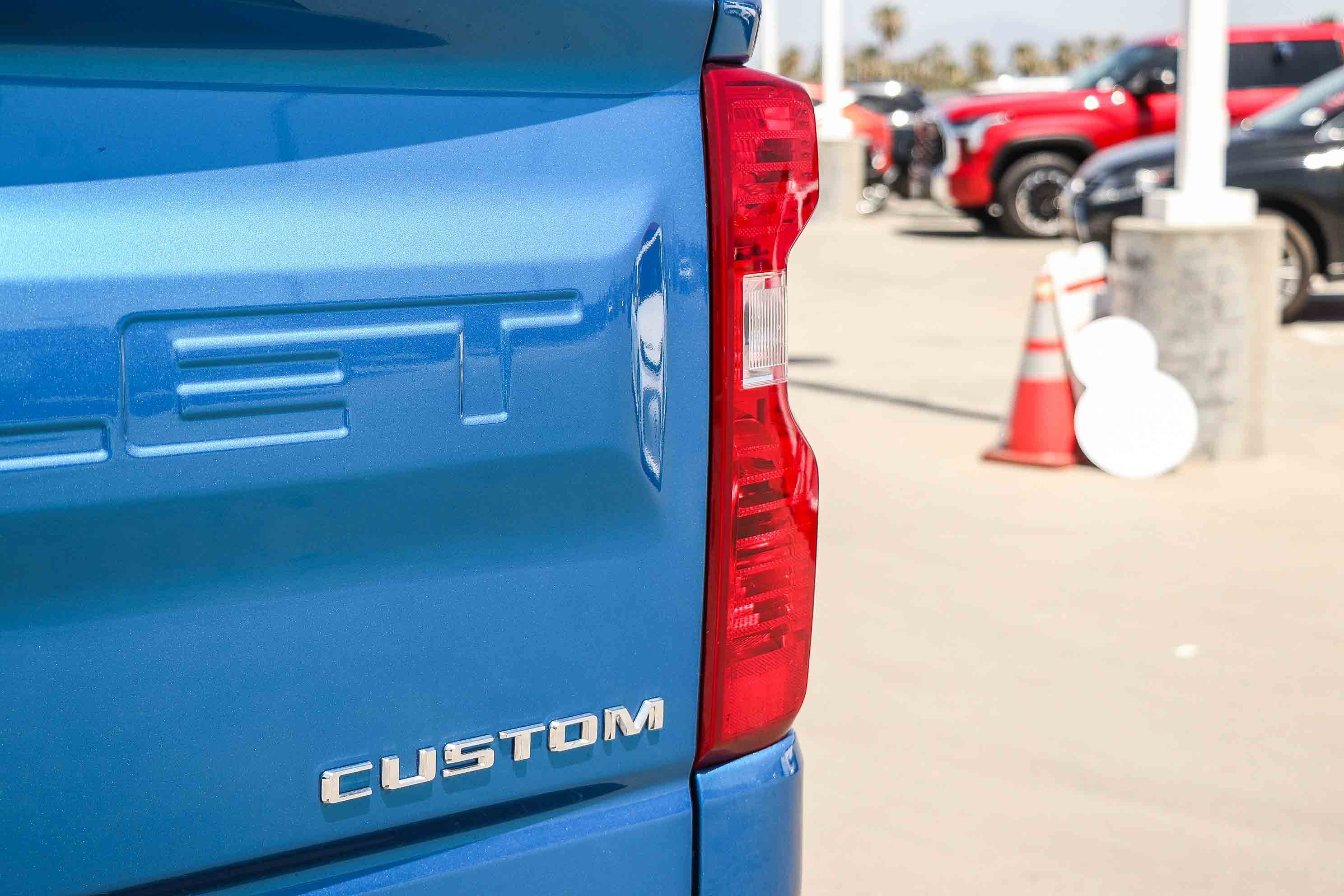 Used 2023 Chevrolet Silverado 1500 Custom AWD/4WD image 9