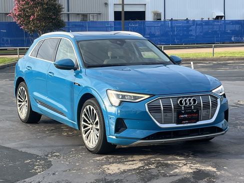 Used 2019 Audi e-tron Prestige w/ Prestige Package AWD/4WD image 3