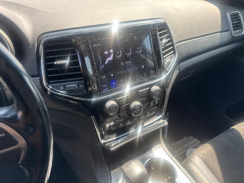 Used 2020 Jeep Grand Cherokee Altitude AWD/4WD image 12