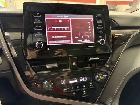 Used 2022 Toyota Camry SE FWD image 17
