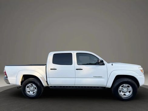 Used 2014 Toyota Tacoma PreRunner w/ SR5 Package RWD image 11