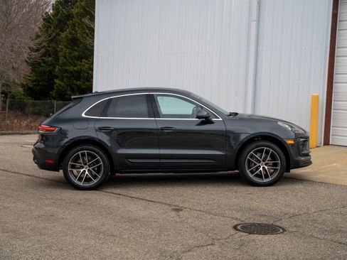 Certified 2025 Porsche Macan image 8