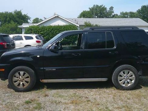 Used 2010 Mercury Mountaineer AWD image 1