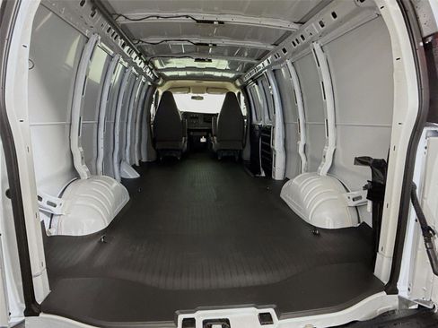 New 2026 GMC Savana 3500 Extended RWD image 16
