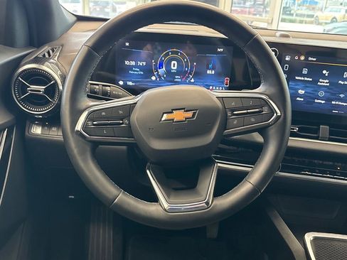 Used 2025 Chevrolet Equinox LT image 17