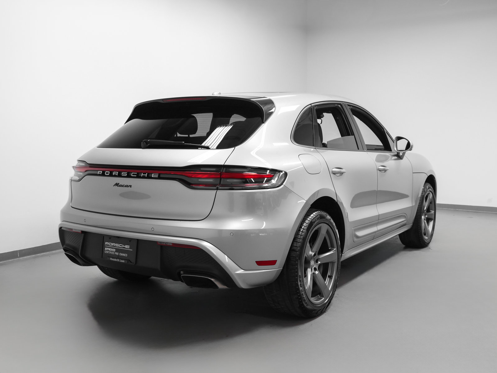 Certified 2023 Porsche Macan AWD/4WD image 12