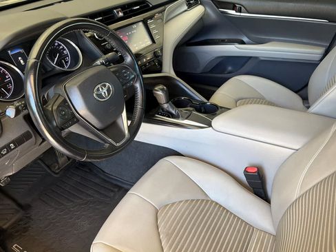 Used 2019 Toyota Camry SE FWD image 11