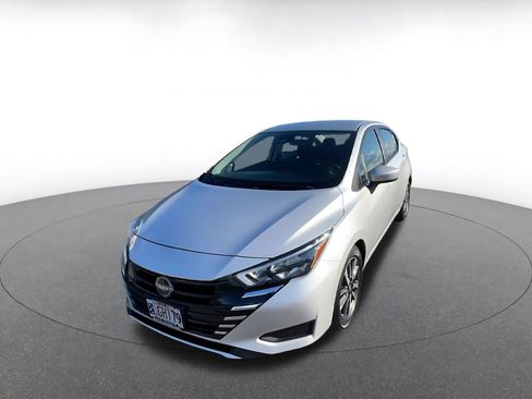 Used 2025 Nissan Versa SV FWD image 7