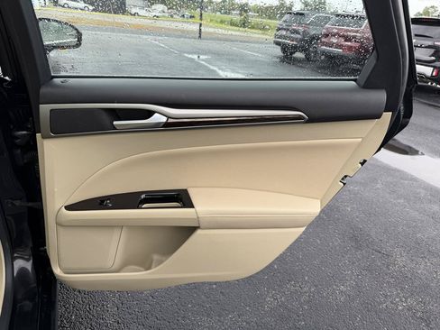Used 2014 Ford Fusion SE w/ Equipment Group 202A FWD image 18