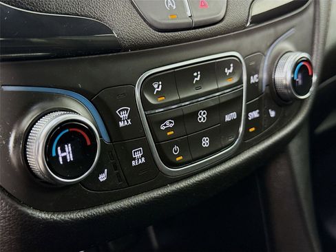 Used 2023 Chevrolet Equinox RS image 16