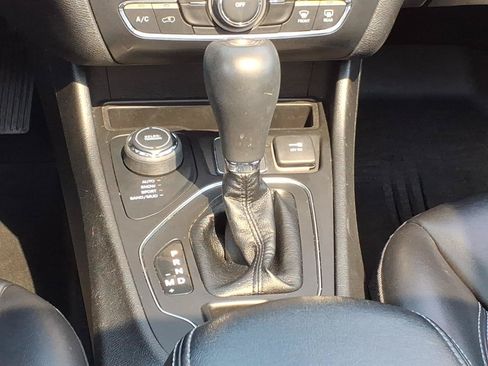 Used 2021 Jeep Cherokee Latitude Plus w/ Sun & Sound Group AWD/4WD image 14