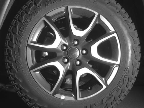 Used 2025 Jeep Compass Trailhawk AWD/4WD image 13