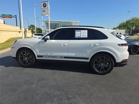 Used 2024 Porsche Cayenne AWD/4WD image 4