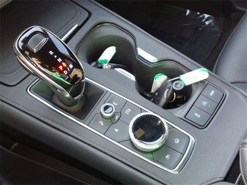 Used 2025 Cadillac XT4 Premium Luxury image 15