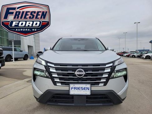 Used 2024 Nissan Rogue SV AWD/4WD image 2