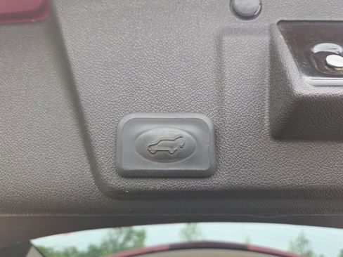 Used 2011 Chevrolet Traverse LT w/ Personal Connectivity Package FWD image 13