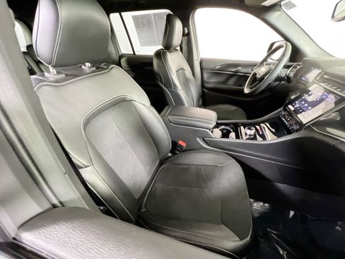 Used 2023 Jeep Grand Cherokee Altitude image 27