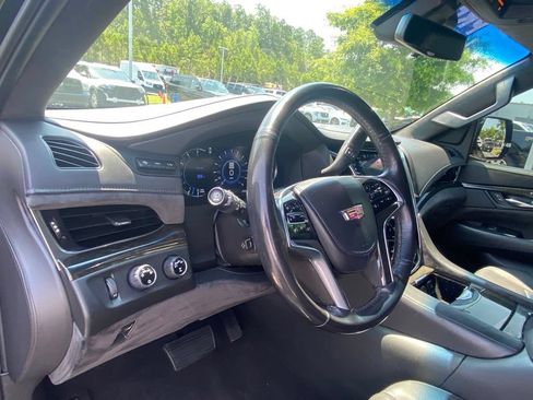 Used 2019 Cadillac Escalade Platinum AWD/4WD image 9