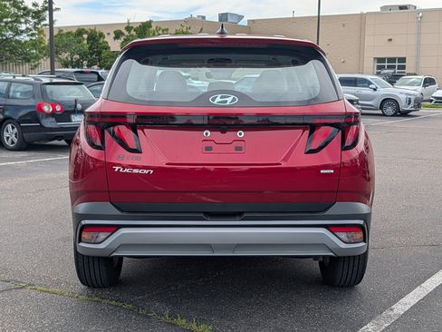 Used 2025 Hyundai Tucson SE AWD/4WD image 4