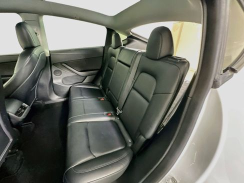 Used 2022 Tesla Model Y Long Range AWD/4WD image 27