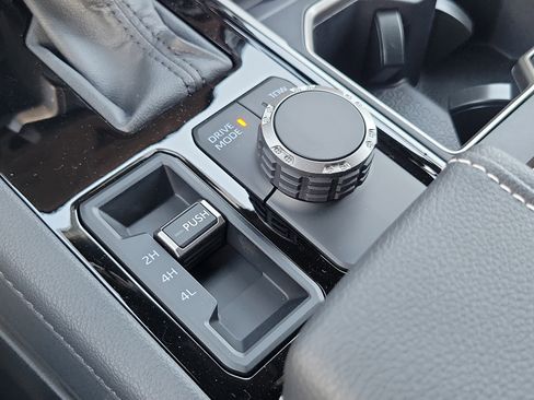 New 2026 Toyota Tundra Limited AWD/4WD image 30