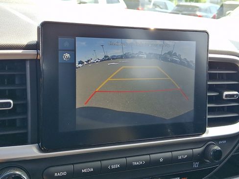 Certified 2024 Hyundai Venue SEL FWD image 18