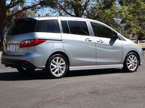 Used 2012 MAZDA MAZDA5 Touring w/ Moonroof & Audio Pkg image 5