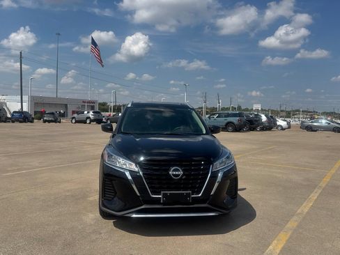 Certified 2023 Nissan Kicks SV FWD image 5