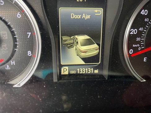 Used 2016 Toyota Camry SE image 21