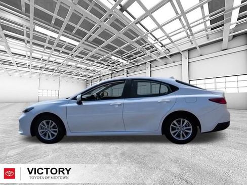 Used 2025 Toyota Camry LE image 5