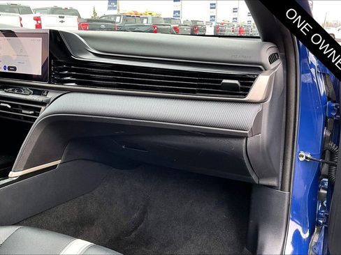 Used 2025 Toyota Camry SE image 25