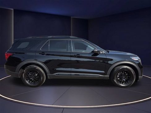 Certified 2026 Ford Explorer Active w/ Active Comfort Package RWD image 2