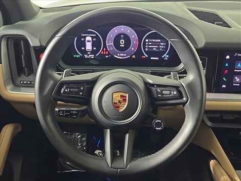 Certified 2024 Porsche Cayenne image 28