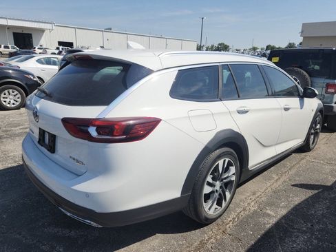 Used 2018 Buick Regal Preferred w/ Sights and Sounds Package AWD/4WD image 4
