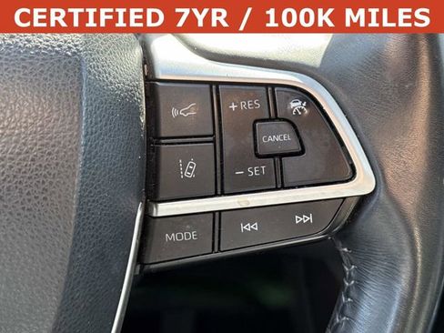 Used 2022 Toyota Highlander XLE AWD/4WD image 24