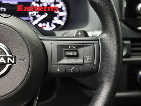 Used 2023 Nissan Pathfinder S AWD/4WD image 16