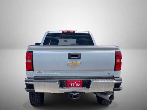 Used 2018 Chevrolet Silverado 2500 LT AWD/4WD image 4