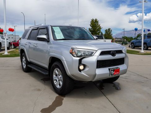 Used 2016 Toyota 4Runner SR5 AWD/4WD image 2